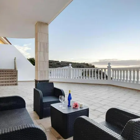 Karat Horizonte 펜션